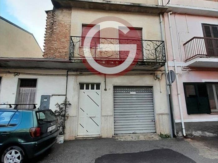 Casa con 6 locali in vendita in Polistena