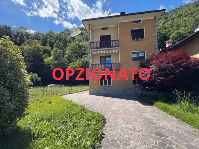 Casa con 6 locali in vendita in via Provinciale, Villa d'Ogna