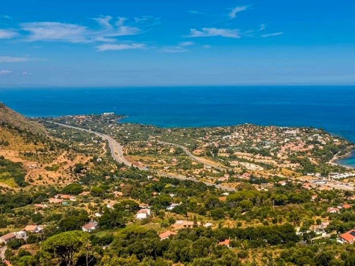 Casa quadrilocale in vendita in Via Roccazzo, Centro, Cefalù