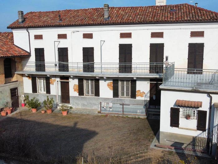 Casa con 6 locali in vendita in Via Giovan Battista Binello, Centro, Montaldo Scarampi