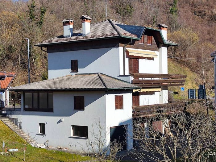Casa con 6 locali in vendita in Via Udine, Verzegnis