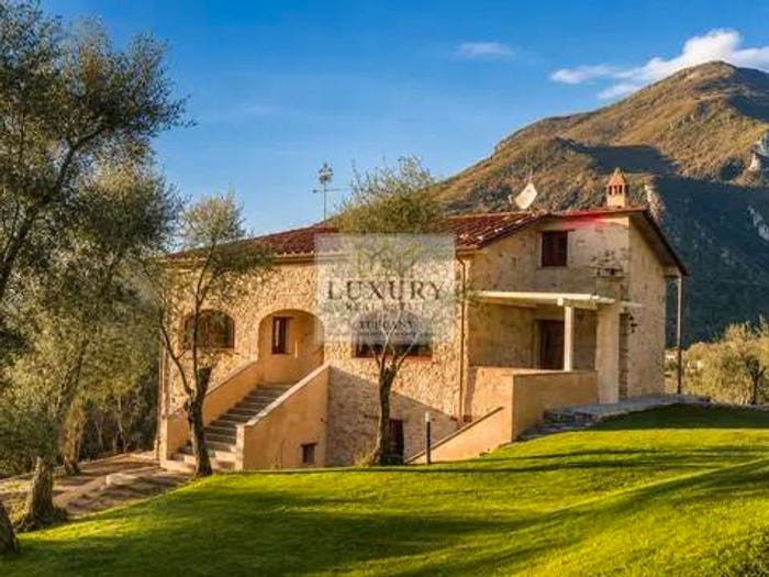 Casa con 6 locali in vendita in Via Romboni SNC, Camaiore Paese, Camaiore