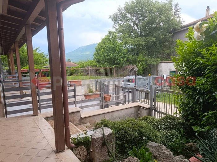 Casa con 6 locali in vendita in Via Immagine, Oricola