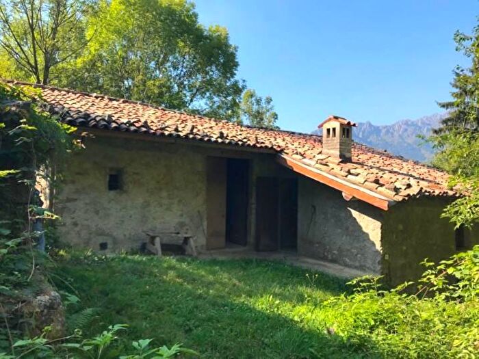 Casa quadrilocale in vendita in Via Don Luigi Sturzo, Gazzaniga