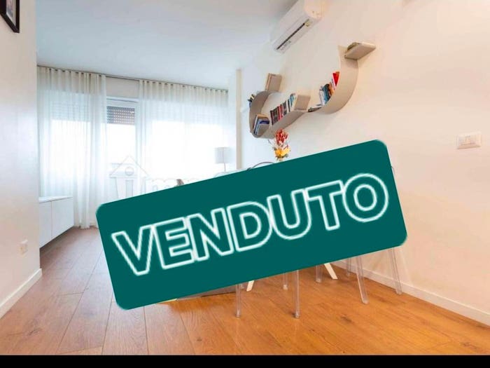 Appartamento trilocale in vendita in Via dei Guarneri, Vigentino Fatima, Milano