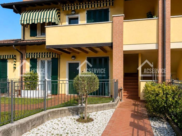 Appartamento trilocale in vendita in Via Luigi Foresti, Castrezzato