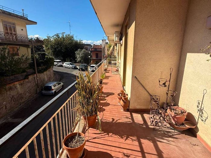 Appartamento con 5 locali in vendita in Via Dei Villini, Valverde