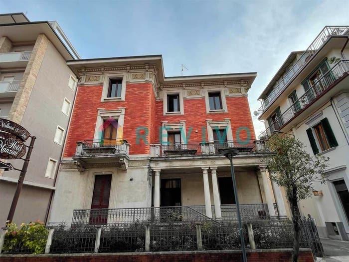 Casa con 6 locali in vendita in Via Alessandro Manzoni, MontecatiniTerme