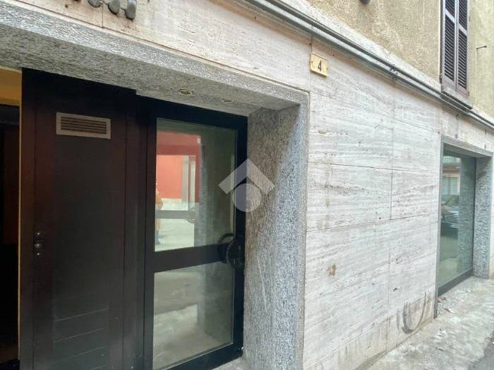 Appartamento trilocale in vendita in Via G H Valenzasca, Centro, Borgomanero