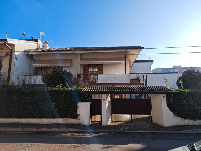 Casa con 6 locali in vendita in Via de Meis, Stadio Lungomare Colombo, Pescara