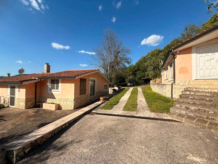 Casa con 6 locali in vendita in SP, Castelnuovo di Farfa