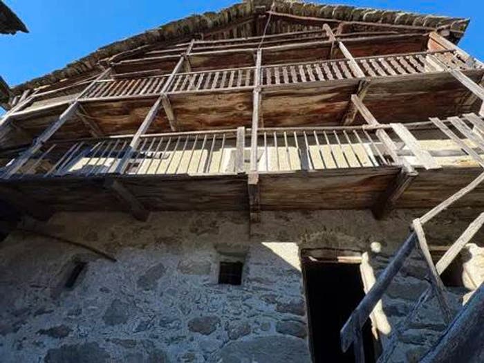 Casa con 6 locali in vendita in Località Pirambel No Number, Fontainemore