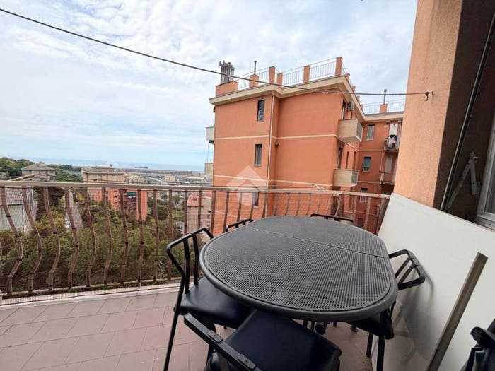 Appartamento con 5 locali in vendita in Via L Calda, Sestri Ponente, Genova
