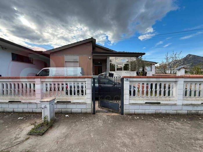 Casa con 5 locali in vendita in Via Guadicciolo, De Angelis, Castrocielo