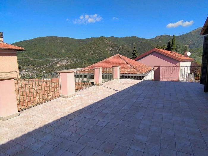 Appartamento quadrilocale in vendita in Via San Felice, Molassana, Genova