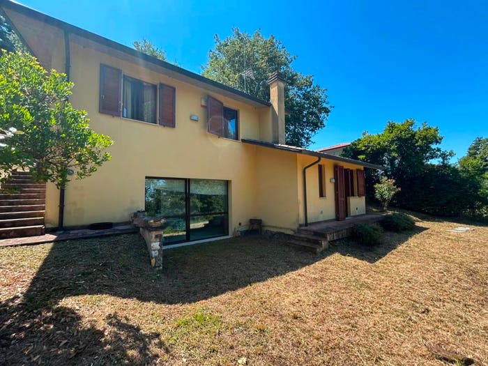 Casa con 6 locali in vendita in Strada della Rocca, Magione