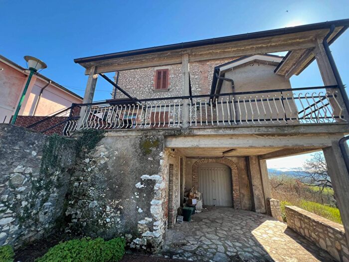 Casa con 6 locali in vendita in Località Colle Fuzio, Colli Sul Velino