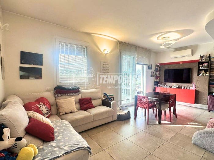 Appartamento quadrilocale in vendita in Via toti, Lesmo