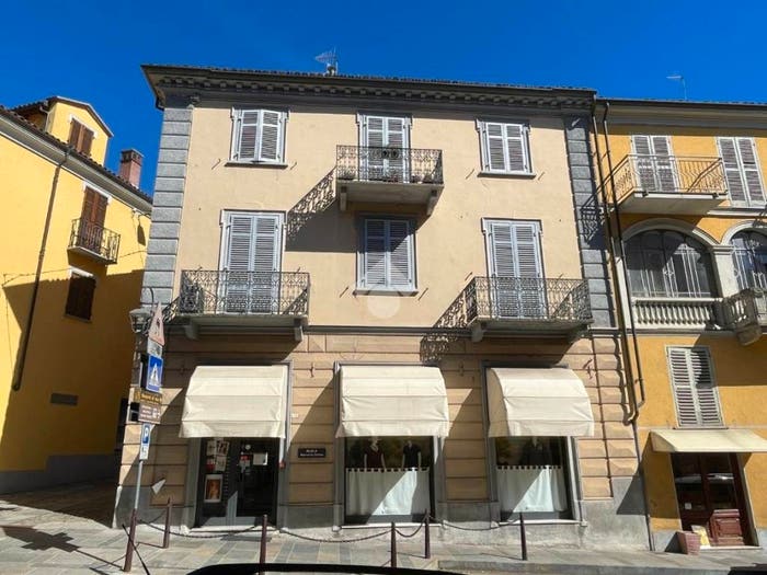 Appartamento quadrilocale in vendita in Piazza Confraternita, Centro, Santo Stefano Belbo