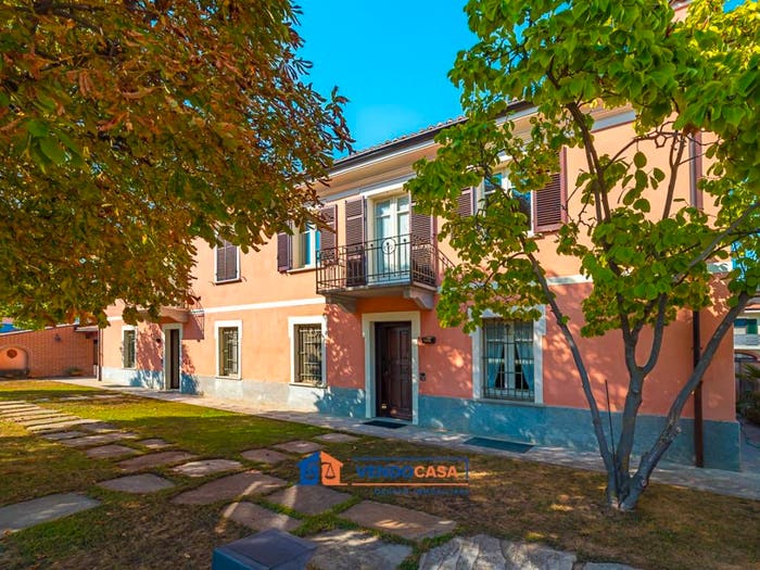Casa con 6 locali in vendita in Via Antica di Costigliole, Centro, Busca