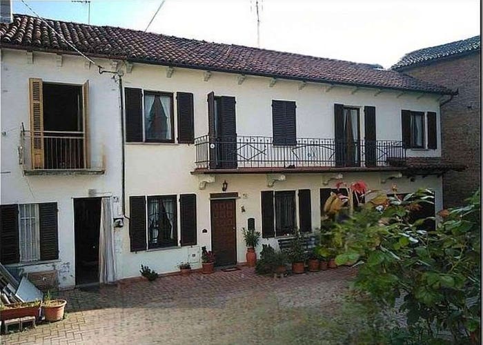 Casa con 5 locali in vendita in Piazza IV Novembre, Centro, Mongardino