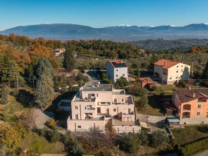 Appartamento quadrilocale in vendita in Via Col Ventoso, Gualdo Cattaneo