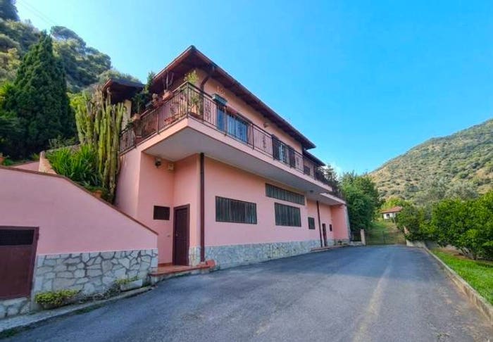 Casa con 5 locali in vendita in Località Martinetto, Cisano sul Neva