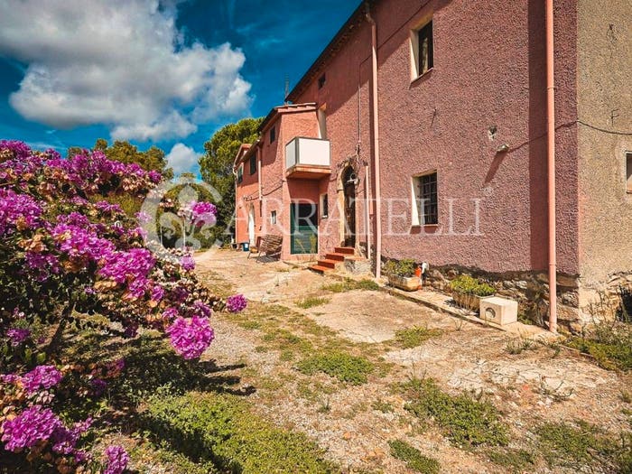Casa con 6 locali in vendita in Via Tirli, Gavorrano