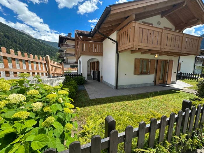 Appartamento trilocale in vendita in Via Presanella, Carisolo
