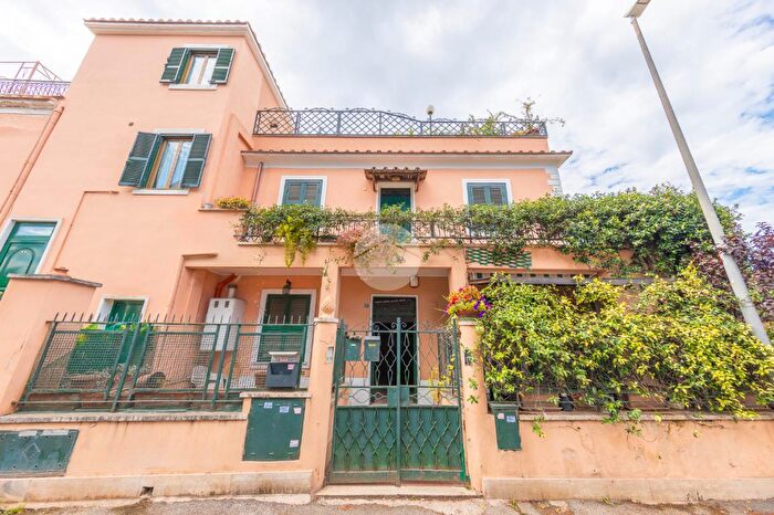 Appartamento bilocale in vendita in Via Lucciano, Roma