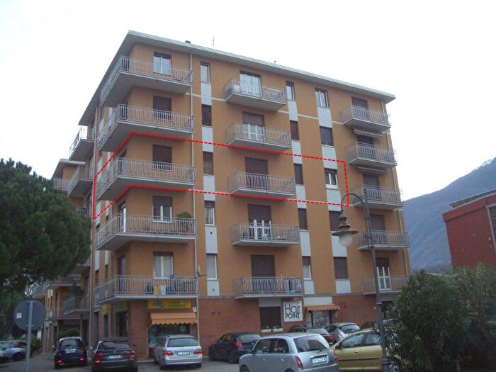 Appartamento trilocale in vendita in Largo San Giorgio, Colico Piano, Colico