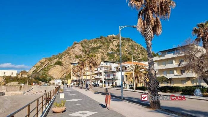 Appartamento con 5 locali in vendita in Via della Fonte, Centro, Capo d'Orlando