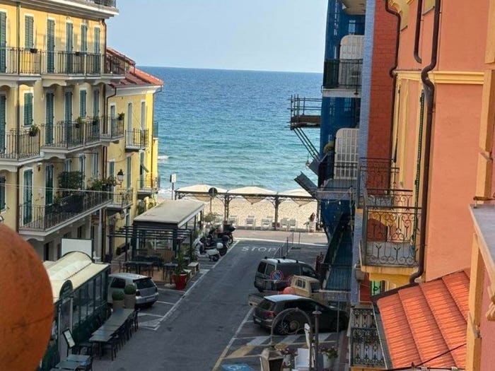 Appartamento con 6 locali in vendita in Piazza Andrea Doria, Borgo Coscia, Alassio