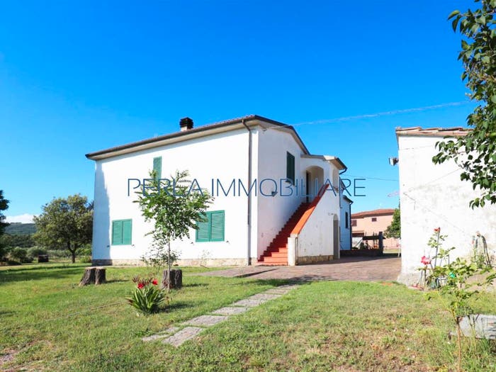 Casa con 6 locali in vendita in Castel del Piano