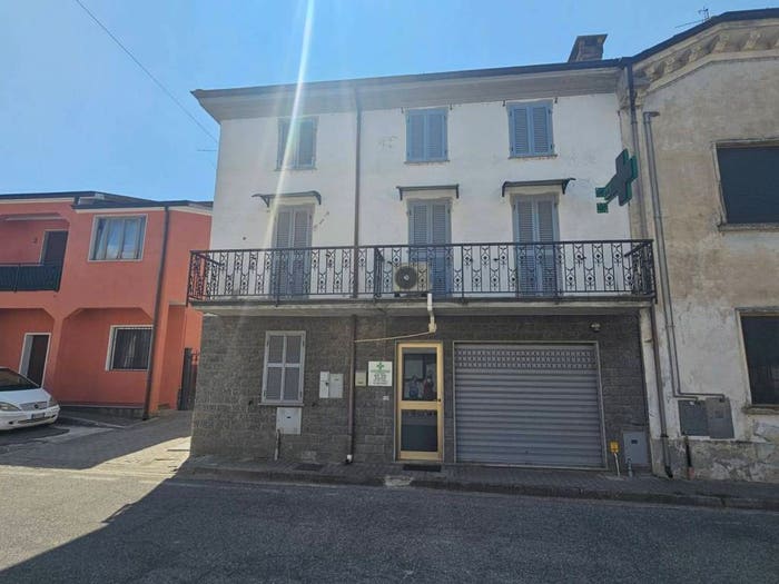 Casa quadrilocale in vendita in Via Roma, Centro, Mezzanino