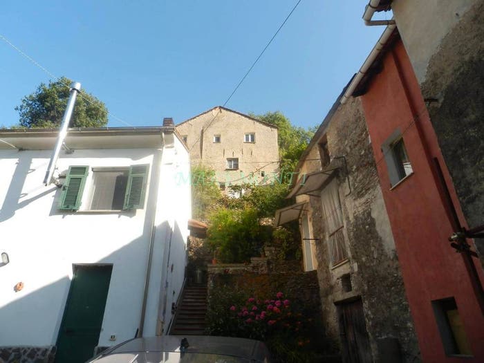 Casa quadrilocale in vendita in Via Aprile, Centro, Quiliano