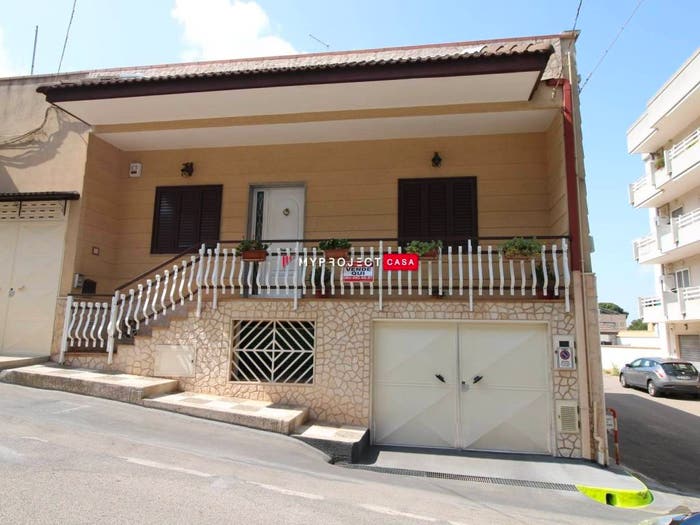 Appartamento quadrilocale in vendita in Via Daua Parma, Crispiano