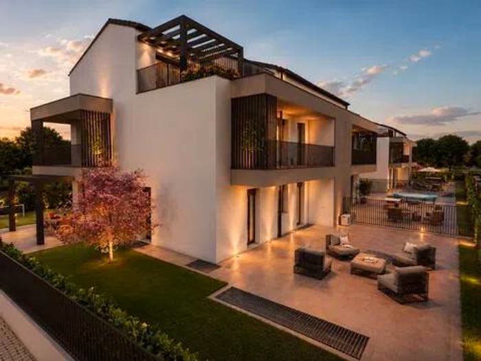 Casa con 6 locali in vendita in Rosà
