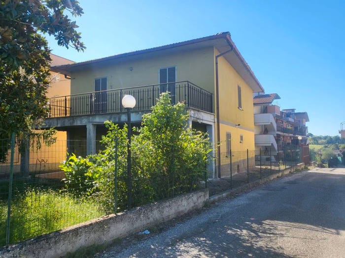 Casa con 6 locali in vendita in Via San Martino, Santa Maria San Martino, Monterotondo