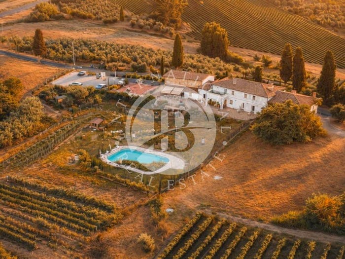Casa con 6 locali in vendita in Cerreto Guidi