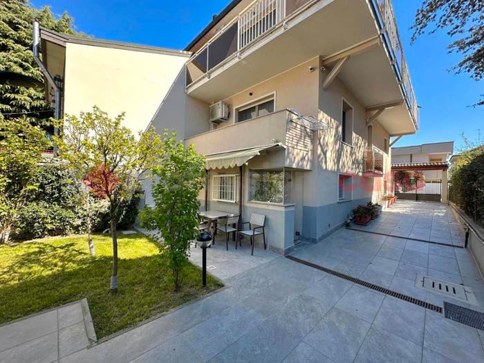 Casa con 5 locali in vendita in Via Delle Robinie, Centro, Opera