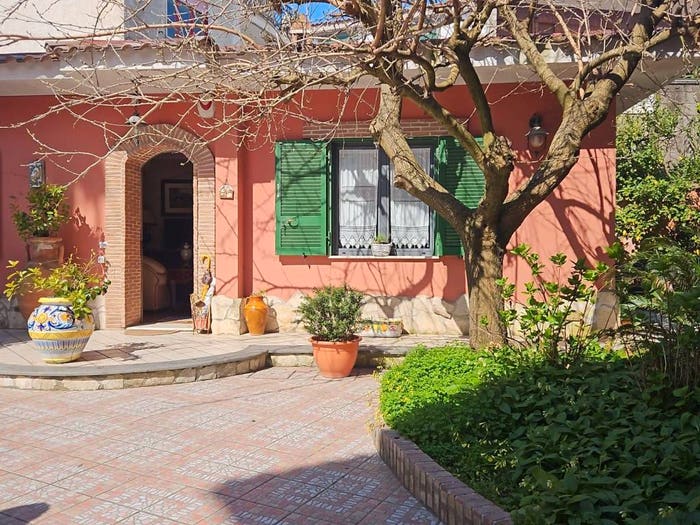 Appartamento trilocale in vendita in Via Nazareth, Camaldoli, Napoli