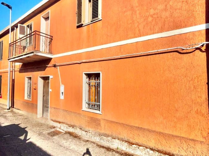 Casa con 6 locali in vendita in Via Caprera, Dualchi