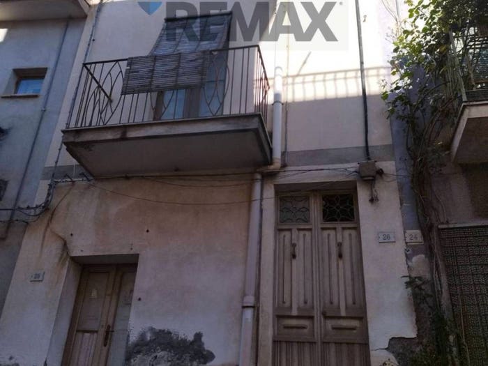Casa trilocale in vendita in Via Alessandro Manzoni, Maletto
