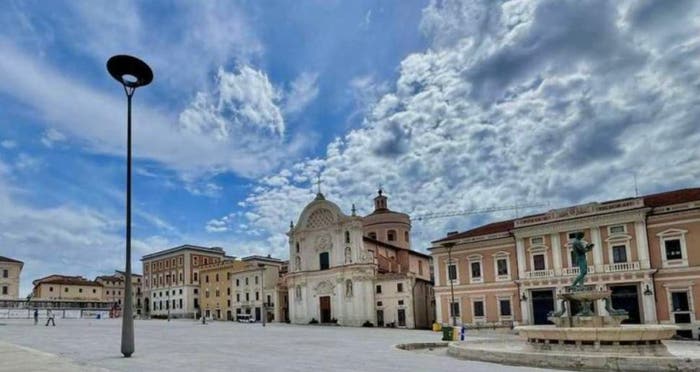 Appartamento con 6 locali in vendita in Duomo Fontana Luminosa, L'Aquila