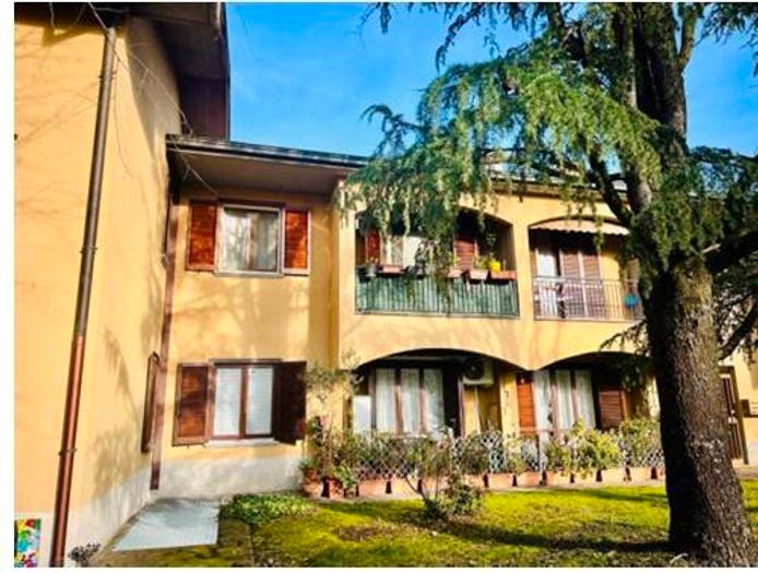 Appartamento trilocale in vendita in Via Carlo Mozzi, Centro, Fara Gera d'Adda