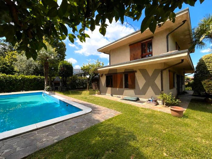 Casa con 5 locali in vendita in Via Manara, Lesmo