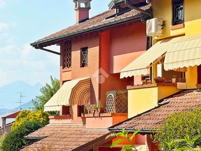 Appartamento quadrilocale in vendita in Via Ronco, Centro, Taino