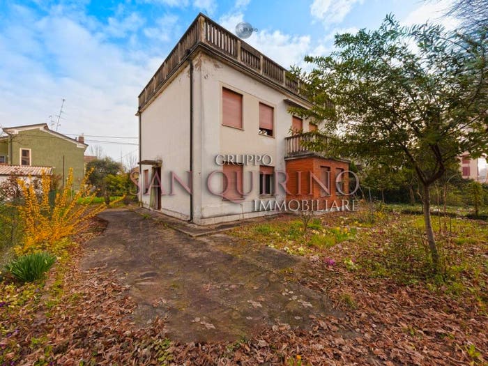 Casa trilocale in vendita in Piazza Maggio, Centro, Novi di Modena
