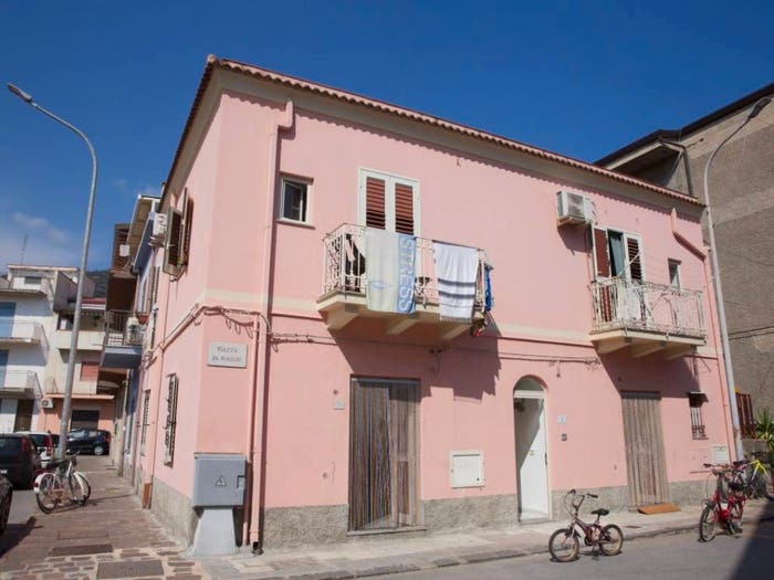 Appartamento trilocale in vendita in Piazza Maggio, Oliveri